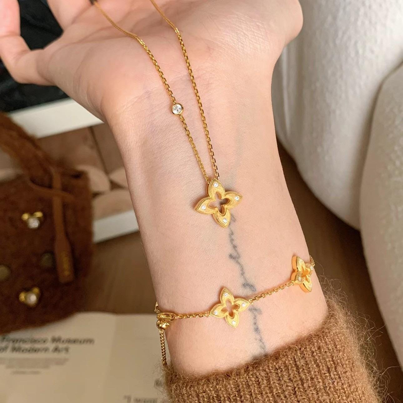 Lucky Clover Necklace and Bracelet Jewelry Set