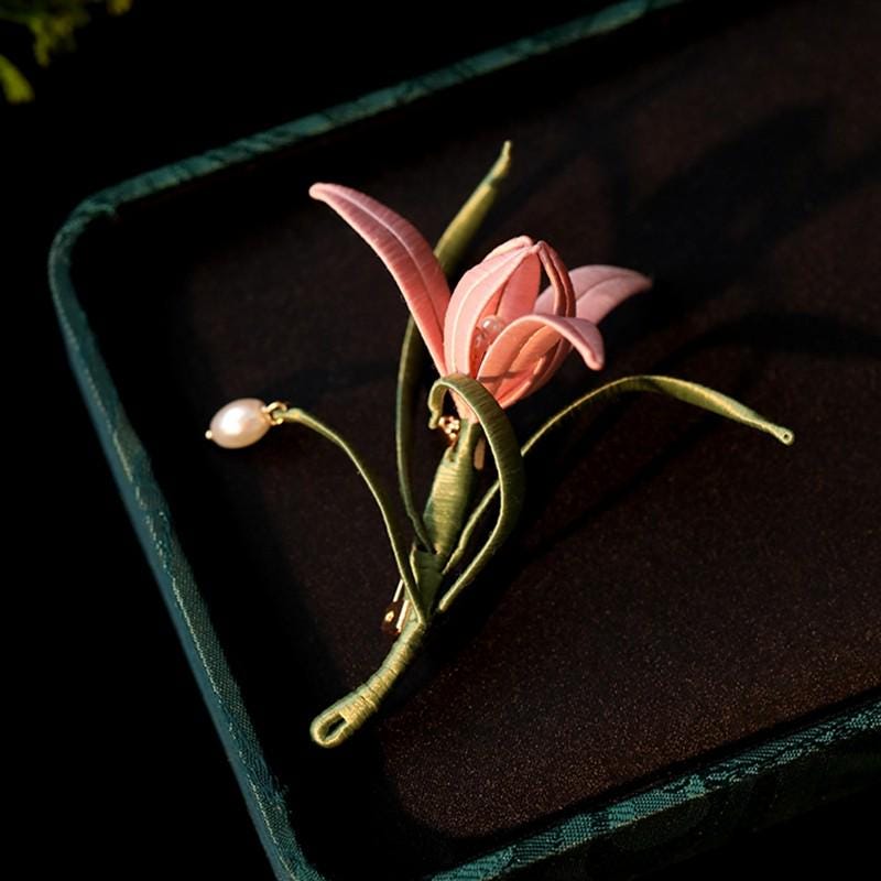 Silk Tulip Brooch Handmade Ronghua Velvet Flower